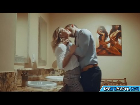 ❤️ Gava ku blondeyek busty we di nav hewşek gelemperî de dixapîne ❤️❌ Porno li porno ku.pornohdmega.ru ☑